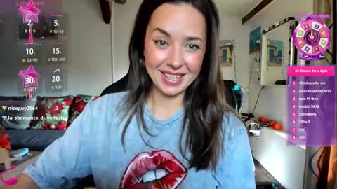 Snapshot of liaquinn chatting on 10-11-25, 08:35 LiaQuinn online show from 10-11-25, 08:35