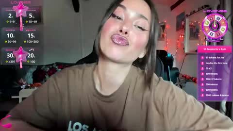 Snapshot of liaquinn chatting on 10-22-25, 01:33 LiaQuinn online show from 10-22-25, 01:33