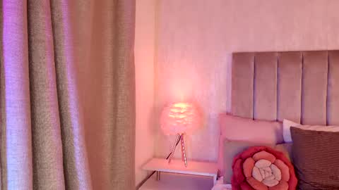 Liora online show from 07-18-26, 10:35