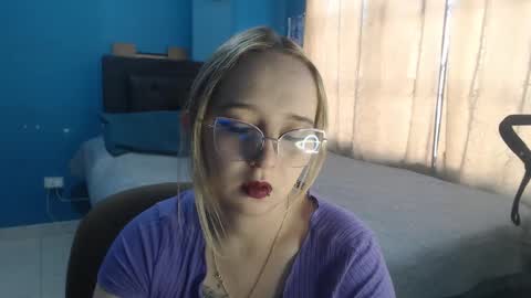Lia Roberts online show from 10-22-25, 11:54