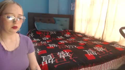 Lia Roberts online show from 11-10-25, 12:15