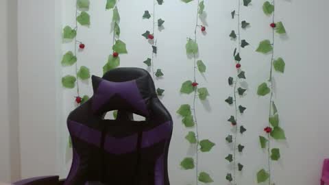 Lia Roberts online show from 05-07-26, 03:34
