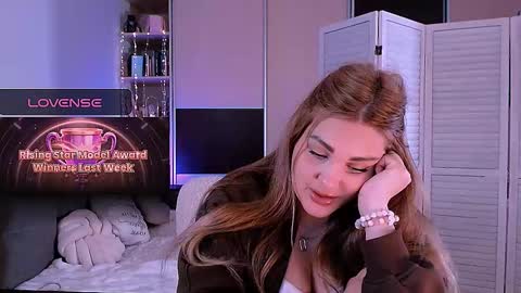 libra_mia online show from 12-22-25, 05:21