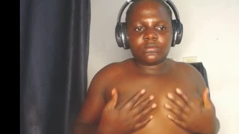 Snapshot of lick_pussyjuice chatting on 11-16-25, 10:15 kimani online show from 11-16-25, 10:15