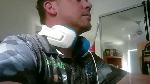 Snapshot of lickitwell29 chatting on 04-11-26, 05:01 lickitwell29 online show from 04-11-26, 05:01