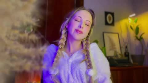 Snapshot of lierie chatting on 02-17-26, 05:08 its my birthday today so im offline but id be so happy if you felt like sending me a birthday love while im away online show from 02-17-26, 05:08