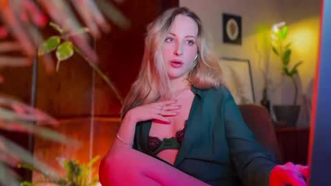 Snapshot of lierie chatting on 02-21-26, 06:53 its my birthday today so im offline but id be so happy if you felt like sending me a birthday love while im away online show from 02-21-26, 06:53