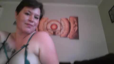 Snapshot of life_as_lindz chatting on 10-19-25, 05:35 life_as_lindz online show from 10-19-25, 05:35