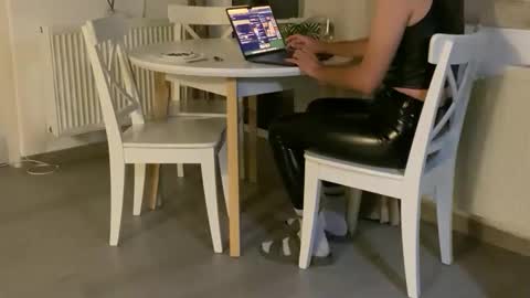 Snapshot of liferacw chatting on 10-19-25, 07:58 SofieXxxDoll online show from 10-19-25, 07:58