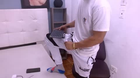Snapshot of lihanjor_23 chatting on 02-14-25, 04:04 Lihan online show from 02-14-25, 04:04