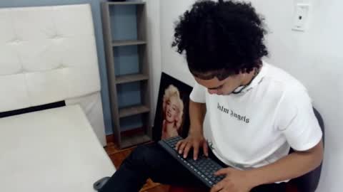 Snapshot of lihanjor_23 chatting on 02-22-25, 04:18 Lihan online show from 02-22-25, 04:18