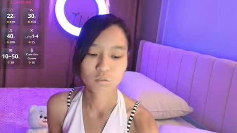 Lihn Pham online show from 11-17-25, 01:33