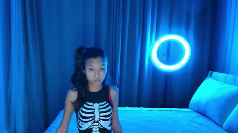 Lihn Pham online show from 11-18-25, 07:07