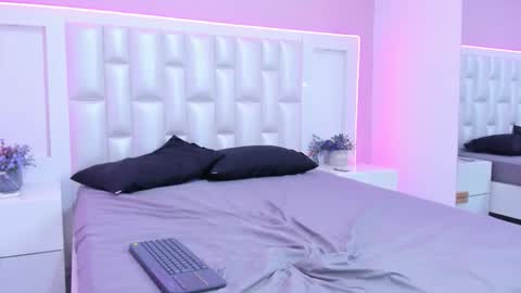 Lia  online show from 04-18-26, 07:07