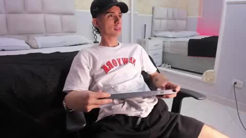 Snapshot of liiamhudson_ chatting on 02-05-25, 04:59 L I I A M online show from 02-05-25, 04:59