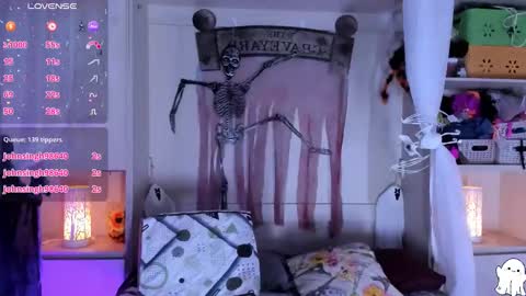 Snapshot of liiavega chatting on 10-23-25, 11:42 online show from 10-23-25, 11:42