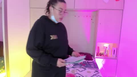 Snapshot of liiavega chatting on 10-24-25, 11:39 online show from 10-24-25, 11:39