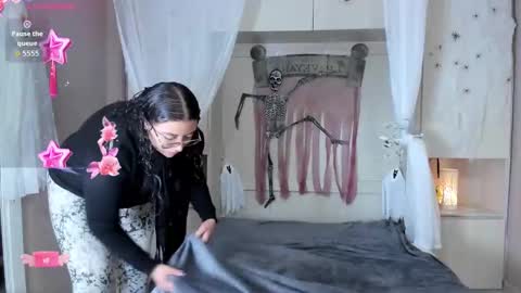 Snapshot of liiavega chatting on 10-28-25, 11:36 online show from 10-28-25, 11:36