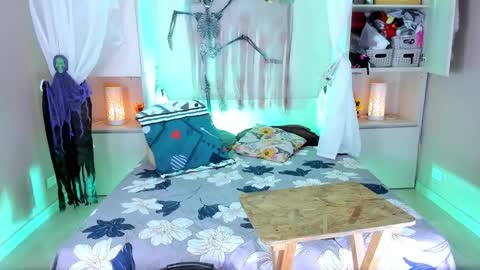 Snapshot of liiavega chatting on 10-30-25, 11:44 online show from 10-30-25, 11:44