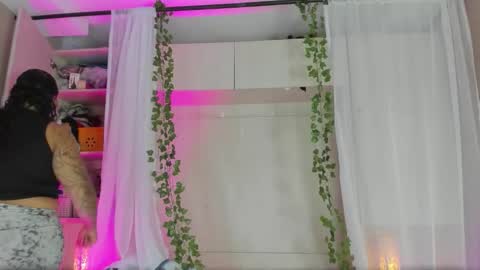 Snapshot of liiavega chatting on 11-17-25, 11:49 online show from 11-17-25, 11:49