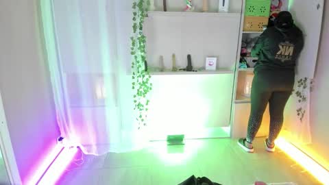 Snapshot of liiavega chatting on 11-21-25, 11:42 online show from 11-21-25, 11:42