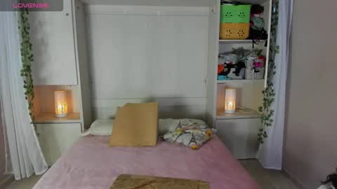 Snapshot of liiavega chatting on 12-01-25, 11:48 online show from 12-01-25, 11:48