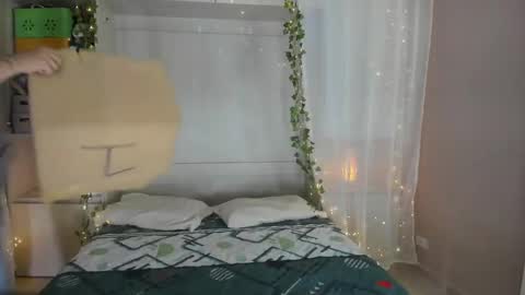 Snapshot of liiavega chatting on 12-15-25, 11:36 online show from 12-15-25, 11:36