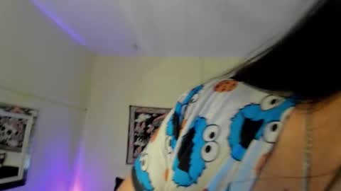 Lily Moore online show from 11-18-25, 06:40