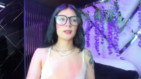 Snapshot of liinzy_rouse chatting on 11-06-25, 03:13 Brittany online show from 11-06-25, 03:13