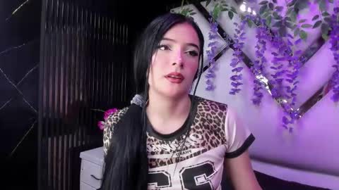 Snapshot of liinzy_rouse chatting on 03-04-26, 03:18 Brittany online show from 03-04-26, 03:18