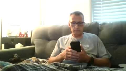 Snapshot of like2watchuwatchme chatting on 10-29-25, 01:24 Like2watchuwatchme online show from 10-29-25, 01:24