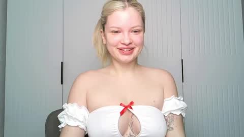Snapshot of like_sun chatting on 05-28-26, 06:00 Call me Anna online show from 05-28-26, 06:00