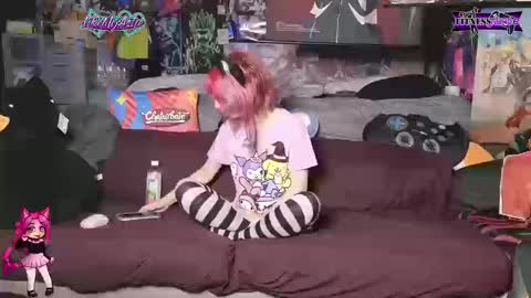 Snapshot of likemyashe chatting on 09-24-25, 05:22 LikeMyAshe online show from 09-24-25, 05:22