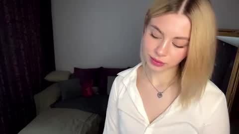 Snapshot of lil_elisa chatting on 09-11-25, 10:48 Elisa  online show from 09-11-25, 10:48