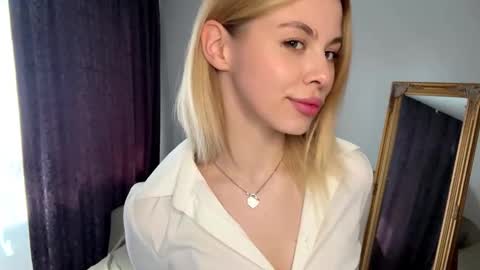 Snapshot of lil_elisa chatting on 09-12-25, 11:21 Elisa  online show from 09-12-25, 11:21