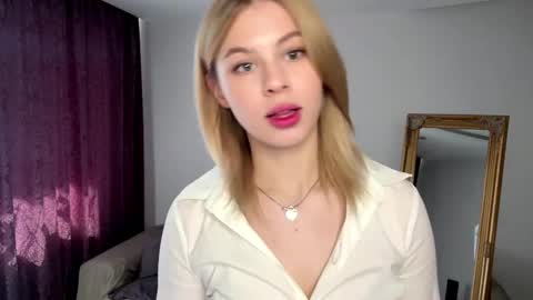 Snapshot of lil_elisa chatting on 09-17-25, 10:06 Elisa  online show from 09-17-25, 10:06