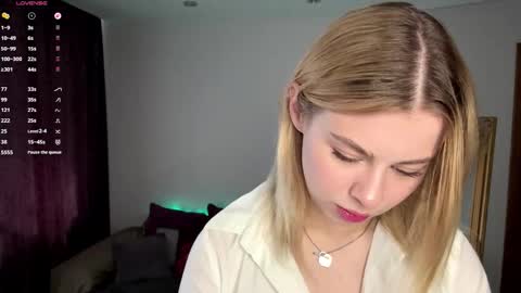 Snapshot of lil_elisa chatting on 09-19-25, 11:00 Elisa  online show from 09-19-25, 11:00