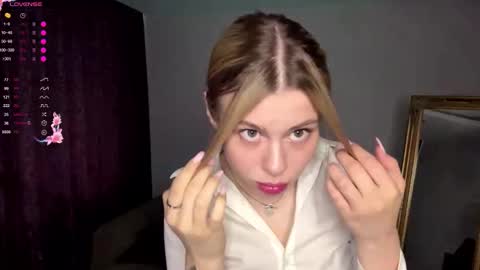 Snapshot of lil_elisa chatting on 09-25-25, 10:41 Elisa  online show from 09-25-25, 10:41