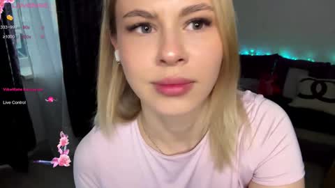 Snapshot of lil_elisa chatting on 10-08-25, 09:29 Elisa  online show from 10-08-25, 09:29