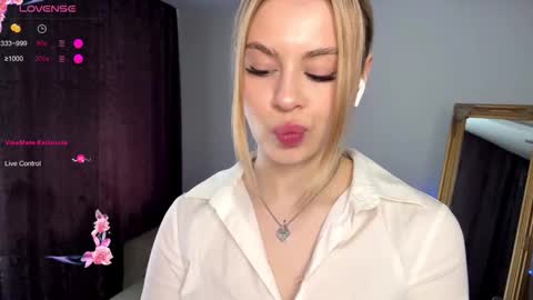 Snapshot of lil_elisa chatting on 10-09-25, 09:51 Elisa  online show from 10-09-25, 09:51