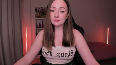 Snapshot of lil_happiness chatting on 01-29-25, 07:11 for free registration 3 online show from 01-29-25, 07:11