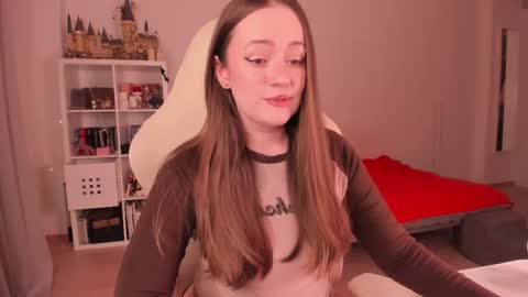 Snapshot of lil_happiness chatting on 09-27-25, 05:51 for free registration 3 online show from 09-27-25, 05:51