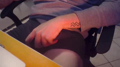 Snapshot of lil_j_ chatting on 10-07-25, 09:23 lil_j_ online show from 10-07-25, 09:23