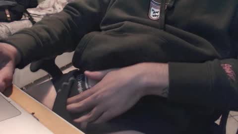 Snapshot of lil_j_ chatting on 10-11-25, 12:43 lil_j_ online show from 10-11-25, 12:43