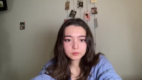 Snapshot of lil_pupsik chatting on 02-03-26, 06:22 Elina online show from 02-03-26, 06:22