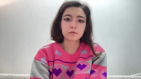 Snapshot of lil_pupsik chatting on 02-08-26, 05:00 Elina online show from 02-08-26, 05:00