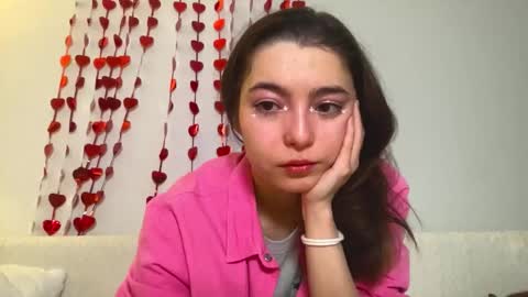 Snapshot of lil_pupsik chatting on 02-17-26, 07:38 Elina online show from 02-17-26, 07:38