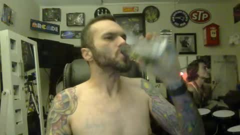 Snapshot of lil_tea_break_6996 chatting on 02-19-25, 09:28 t online show from 02-19-25, 09:28