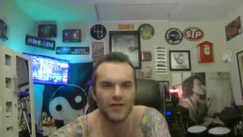 Snapshot of lil_tea_break_6996 chatting on 03-09-25, 05:44 t online show from 03-09-25, 05:44