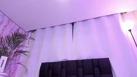 Snapshot of lila_elliot chatting on 01-27-25, 11:22 Lila online show from 01-27-25, 11:22